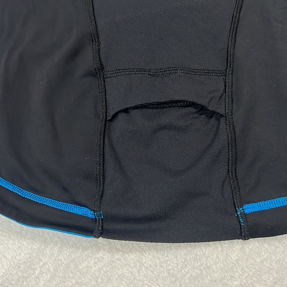 Lululemon Racerback with Sport Bra underneath - Picture 5 of 7